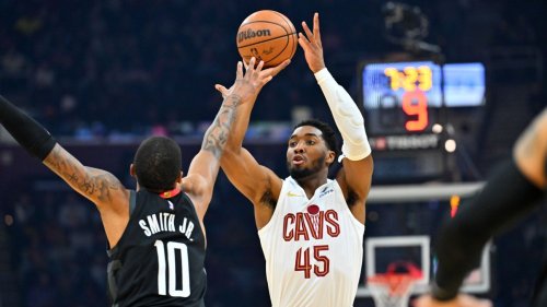 Cavs' Mitchell out 3 games after knee treatment