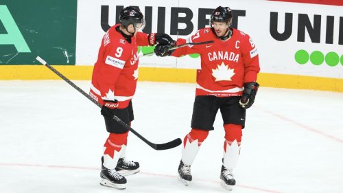 Crosby scores as Canada wins third straight at hockey worlds