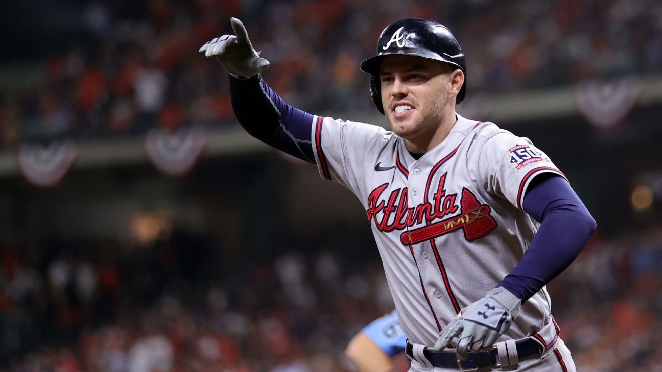 Dodgers News: Dave Roberts Appreciates Old School Mentality Freddie Freeman  Brings to Clubhouse