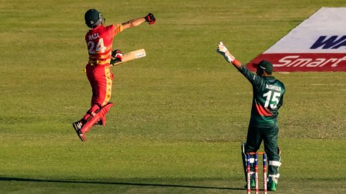 Has any Zimbabwe player made a higher score in a successful ODI chase than Sikandar Raza?