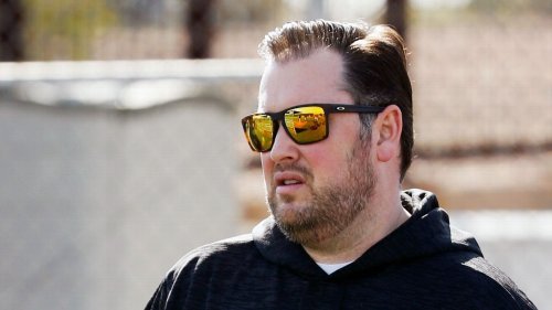 Mets GM acknowledges sending explicit images