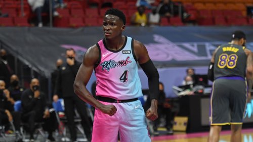 Oladipo staying in Miami to have knee evaluated