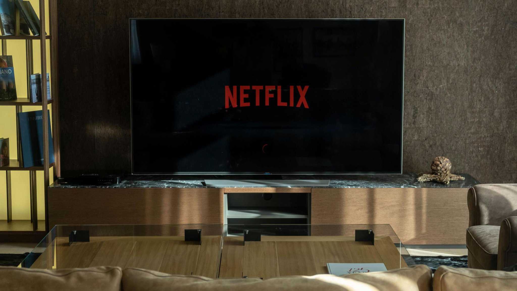 Frühlingsgefühle: Das sind die besten Serien, die Sie jetzt schauen sollten