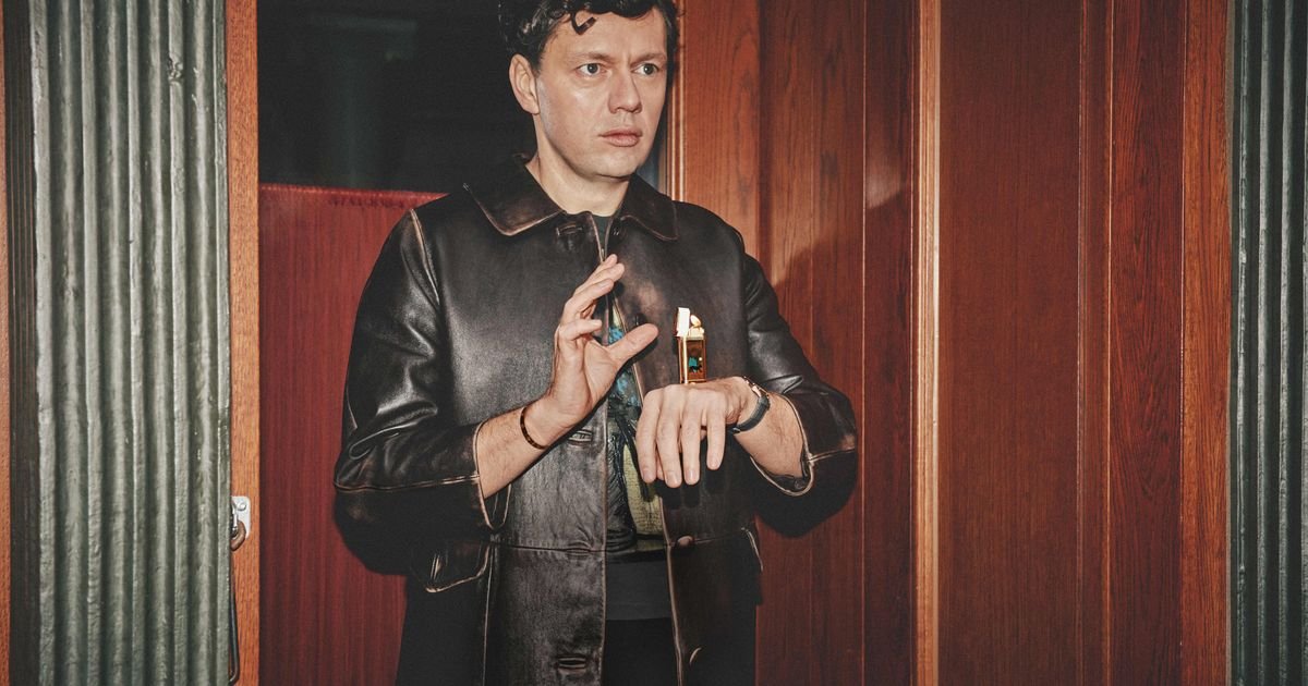 "Mit der Haltung, ihr müsst die AfD nicht wählen, wir machen das für euch, gewinnt man die Menschen nicht zurück." The White Lotus-Star Christian Friedl im Interview