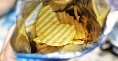 Warum essen wir Chips, bis die Tüte leer ist? Das ist die Erklärung!