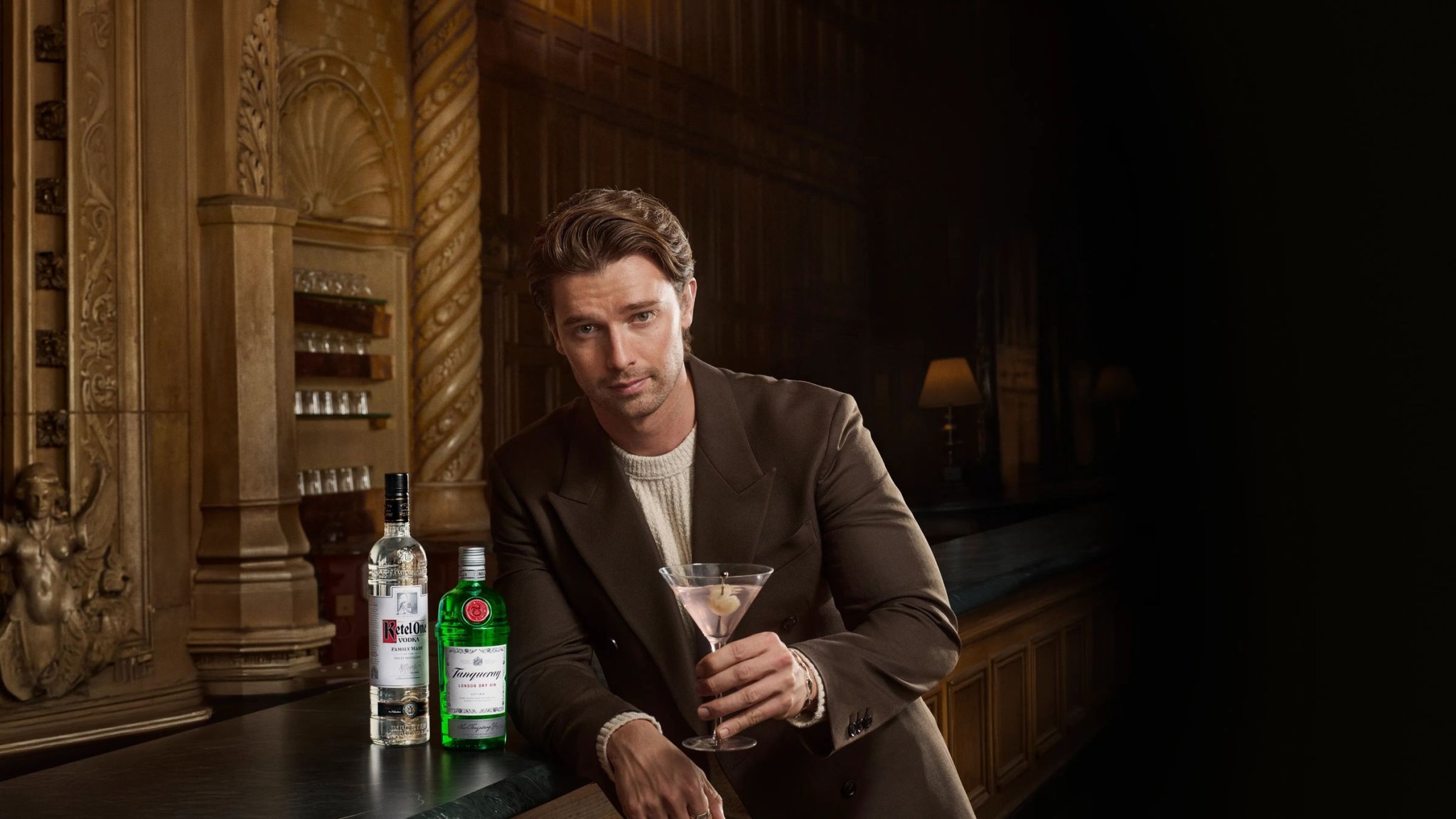 Patrick Schwarzenegger stellt 3 Cocktails aus "The White Lotus" vor – und wir wissen, was Sie diesen Sommer trinken