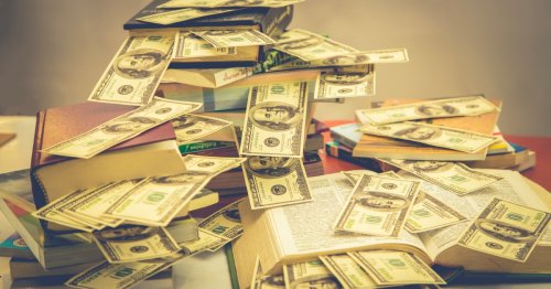 Geld hat viele Seiten: 7 Finanzbücher, die Sie reich machen – mit Tipps von Bill Gates bis Warren Buffett