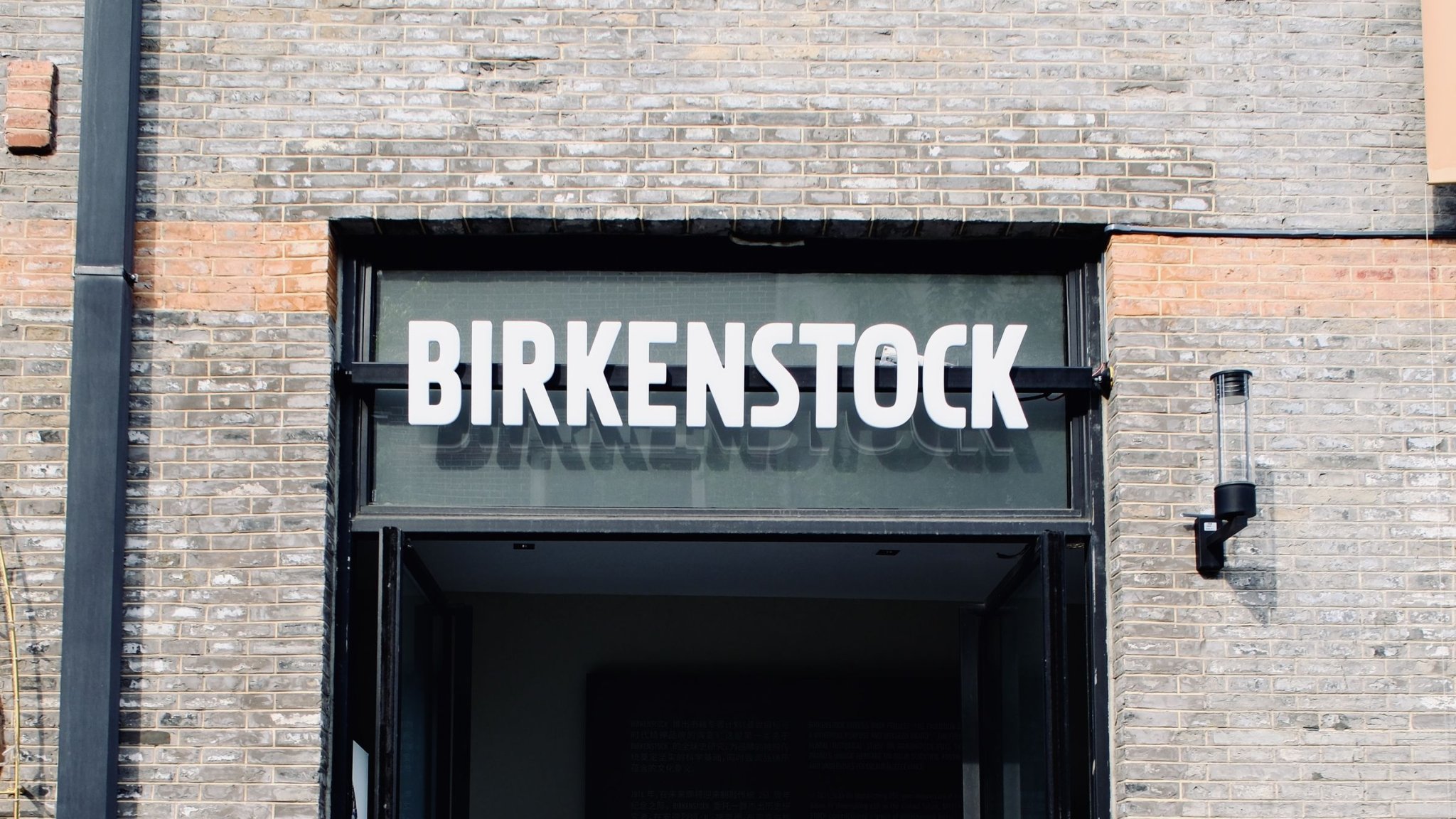 Sind die Kyoto-Birkenstocks etwa der lässigste Schuhtrend im Sommer 2025?