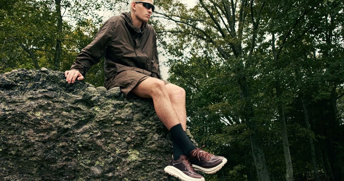 Einer der wichtigsten Schuh-Trends im Frühling führt uns über Stock und Stein: Trailrunning-Schuhe