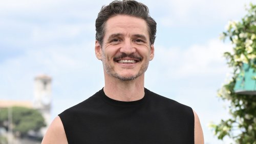 Schauspieler Pedro Pascal: Mit diesem Basic-Look legt er das Internet lahm (Stichwort: Bizeps)