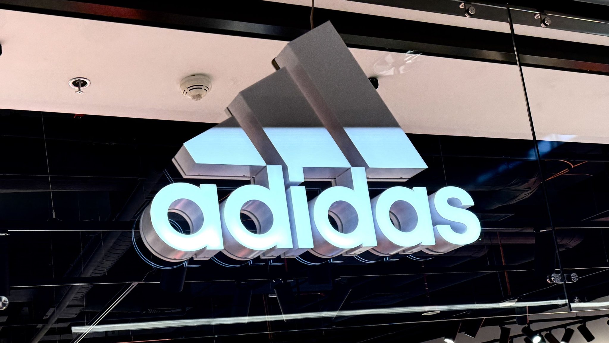 Laut Adidas: Der neue „Adiracer“ wird zum heißesten Trend-Sneaker 2025