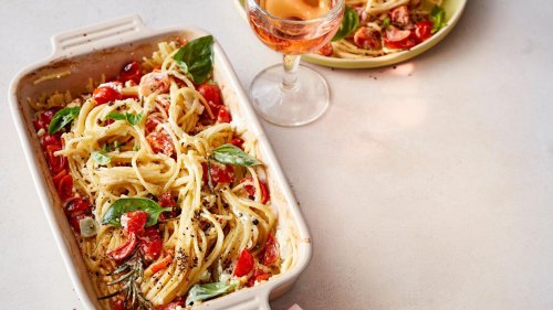 Schneller als vom Lieferboten: Creamy Feta-Pasta aus dem Ofen