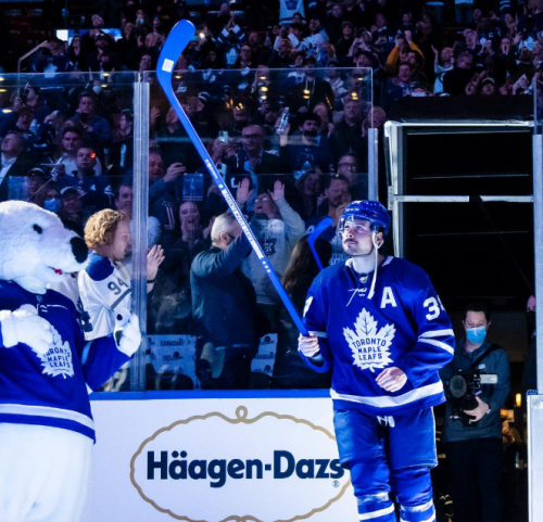USA’s Auston Matthews Breaks Rival’s Hockey Stick After Dominating Decades-Old Battle at Stanley Cup Playoffs