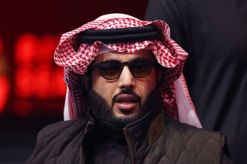 William Scull Reveals Direct Warning From Sheikh Alalshikh Before Canelo Fight: “Don’t Mistreat Him”