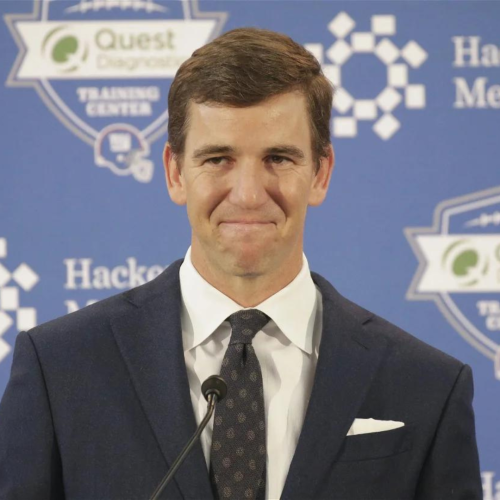Eli Manning Embarrasses Himself Infront of His Daughters at NHL Game