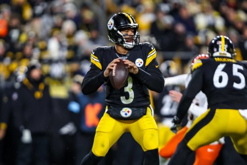 Major Red Flags for Aaron Rodgers As Mike Tomlin Struggles With 8-YO Problems