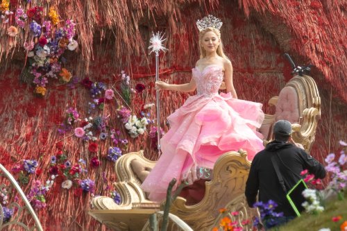 Ariana Grande Is Pretty In Pink As She’s Pictured In Glinda Costume For ...