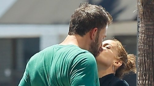 Newlyweds Jennifer Lopez, Ben Affleck Kiss While on Dunkin Run: PICS