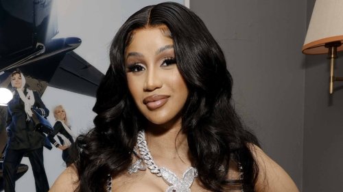 Cardi B Snaps Selfie On Her Way To Court-Mandated Community Service ...