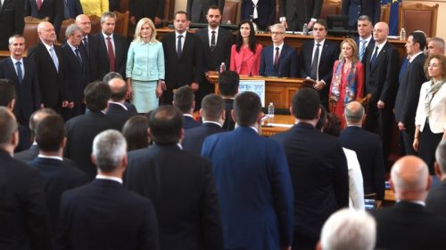 Bulgarian parliament elects pro-EU government that can help Ukraine