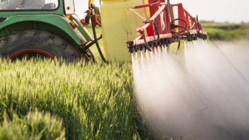 EU Commission agrees to provide 'additional input' on pesticide cut plans