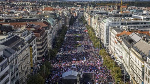 Tens of thousands protest Czech NATO and EU membership
