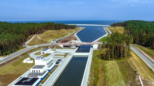 Poland to open unfinished waterway in bid to sideline Russia