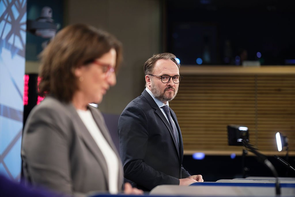 EU unveils plan to curb short-term rentals