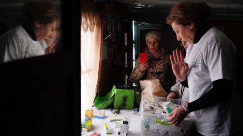 Ukraine : une clinique mobile prodigue des soins vitaux aux communautés vivant non loin de la ligne de front