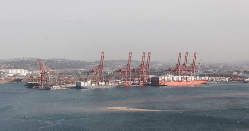 Afrique du Sud : mystère sur la présence d'un cargo russe au Cap