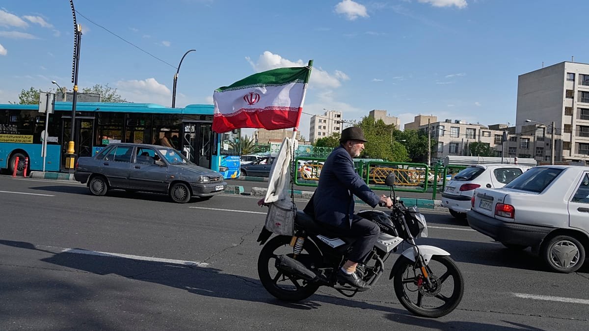 Trump tightens US naval blockade as Iranian rial collapses to record low