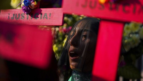 A Mexico, des femmes descendent dans la rue contre les féminicides