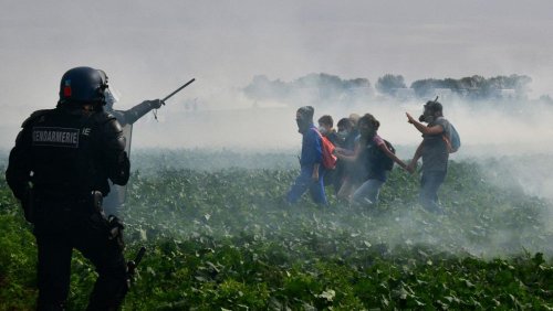 Kampf ums Wasser in Frankreich: Molotow-Kugeln und Polizeigewalt?
