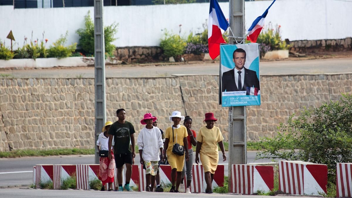 Emmanuel Macron en visite à Madagascar, plusieurs accords signés