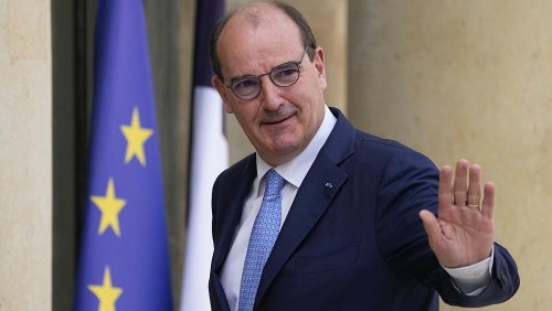 رئيس الوزراء الفرنسي يقدم استقالته إلى الرئيس ماكرون