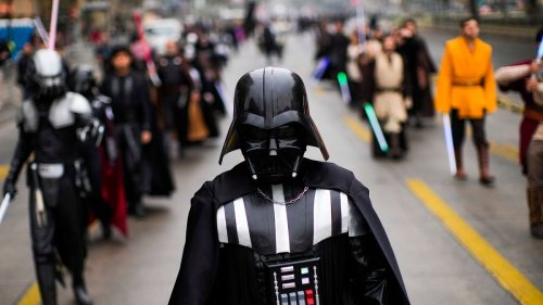 Video. ‘Parade of the Galaxies’ brings Star Wars fans to Santiago streets