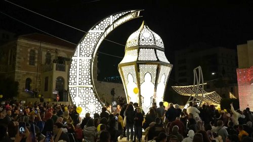 "Licht an!" Riesen-Ramadan-Laterne zum Beginn des Fastenmonats in Ramallah