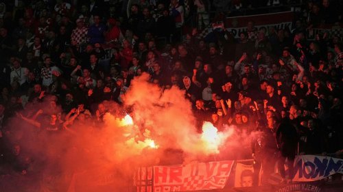 Hitlergruß gezeigt: Sieben kroatische Fußballfans bei Länderspiel verhaftet