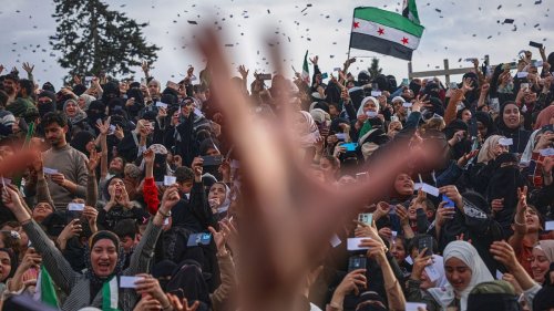 UK lifts sanctions on Syria, says country deserves chance to rebuild economy