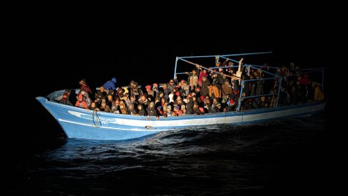 Flucht über Mittelmeer: 80 Migrantinnen und Migranten in Lampedusa