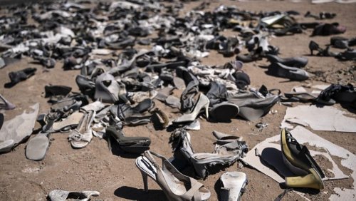 VIDEO : Ihre Schuhe in der Atacama-Wüste auf einem Müllberg