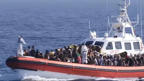 Migranti: hotspot di Lampedusa al collasso, Ocean Viking attraccata a Salerno