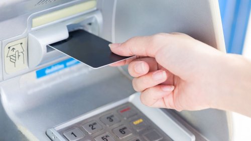 No, Norway and Sweden haven't banned digital transactions