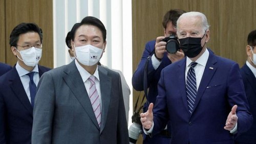 Biden arrives in S.Korea with first stop at Samsung