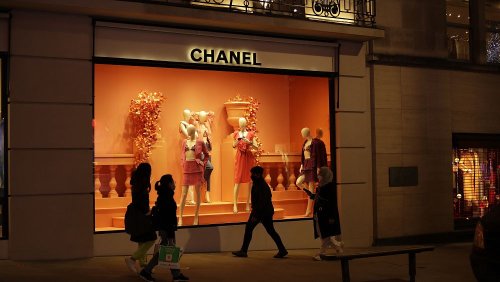 Chanel bars Russians from buying luxury goods abroad