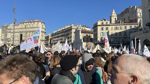 Rentenreform: Massenproteste und Streiks in Frankreich