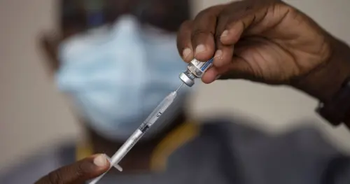 Des dirigeants africains appellent à produire plus de vaccins locaux