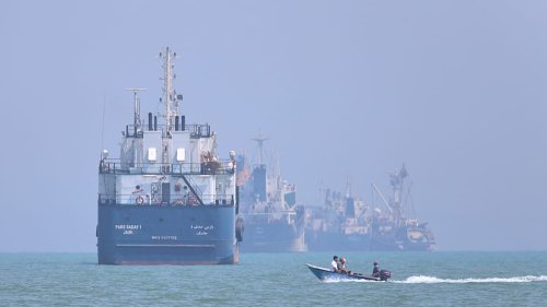 Trump reimposes US blockade and demands 20% Hormuz shipping fee