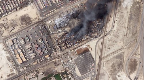 Nach Explosion: Russische Tankflugzeuge unterstützen Löscharbeiten in iranischem Hafen