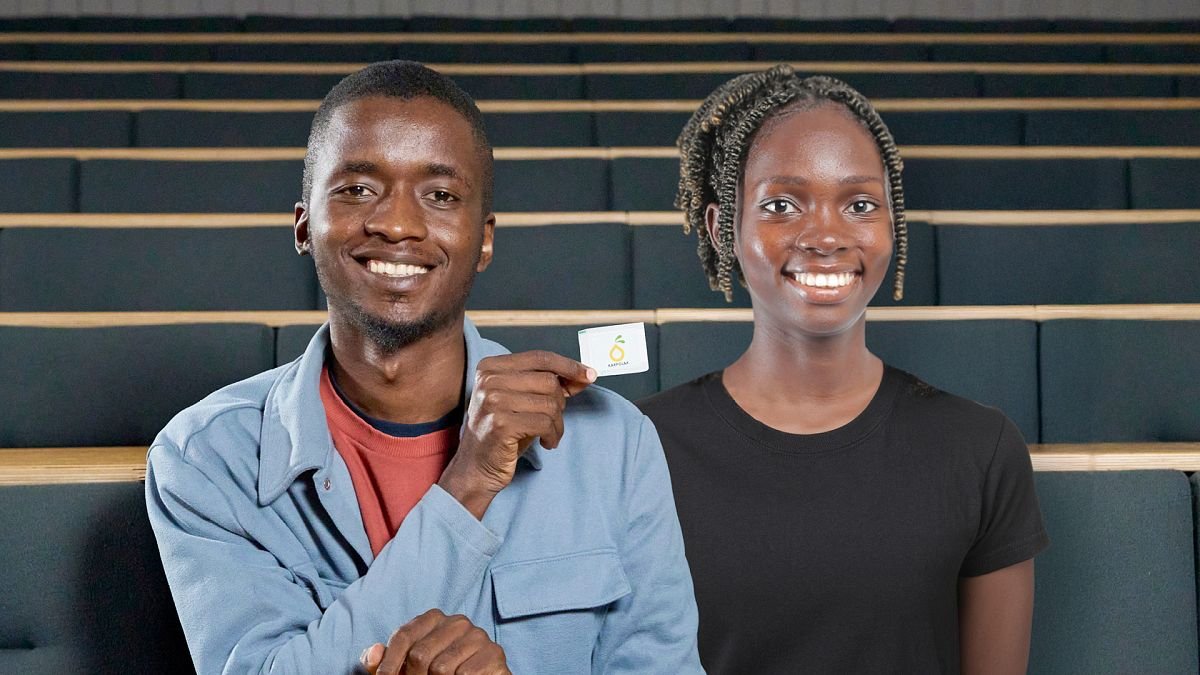 Des entrepreneurs ougandais prolongent la durée de conservation des fruits avec des sachets naturels